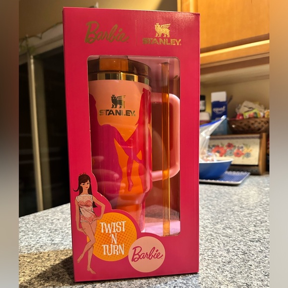 Barbie x Stanley 60’s Twist and Turn - Picture 2 of 3